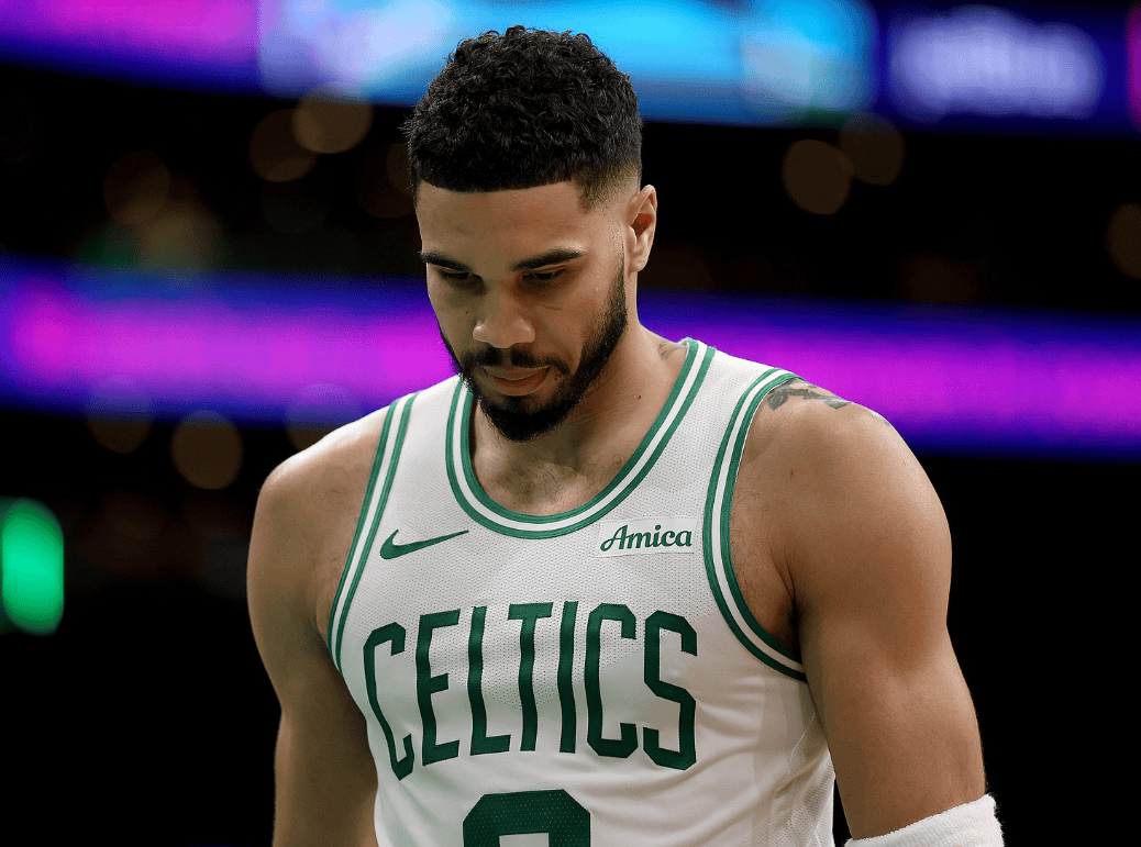 关于塔图姆官方宣布重要助攻新规，中国队引发争议！比赛高潮迭起的信息